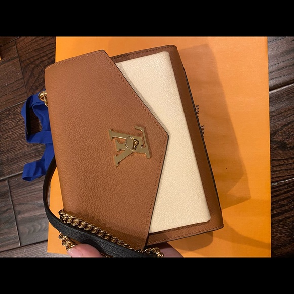 LOUIS VUITTON MYLOCKME CHAIN BAG - Picture 4 of 11